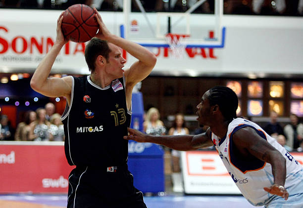 沉默中积蓄 沉默中积蓄